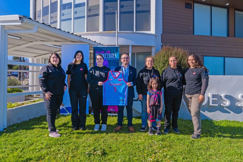 Andes Salud Ancud firmó un convenio de salud y deporte con el Club Queens Sport, beneficiando a más de 50 jugadoras de básquetbol femenino y sus familias.